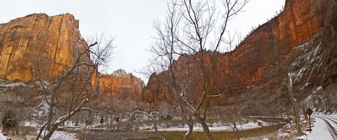 panorama desde el parque nacional zion en invierno foto