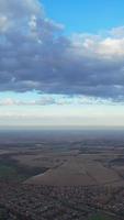 por encima de las nubes y las imágenes del cielo. vista aérea capturada con la cámara del dron video