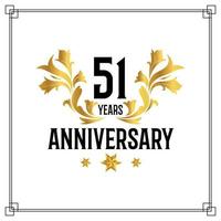 Logo del 51 aniversario, lujosa celebración de diseño vectorial de color dorado y negro. vector