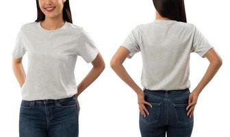 Mujer joven en maqueta de camiseta gris aislado sobre fondo blanco con trazado de recorte foto