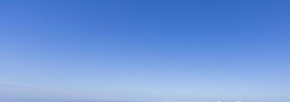 la imagen de un cielo claro y sin nubes se puede utilizar como fondo foto