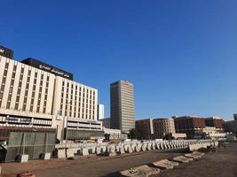 jeddah, arabia saudita, enero de 2023 - una hermosa vista de edificios de gran altura en la zona comercial de balad, jeddah, arabia saudita. foto