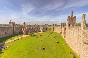 castillo medieval de framlingham, inglaterra. foto