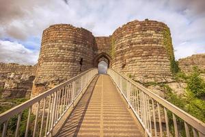 ruinas del castillo de beeston, inglaterra. foto