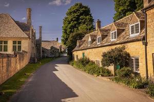 antigua pequeña ciudad de cotswolds de snowshill, inglaterra. foto