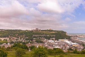 el poderoso castillo de dover en kent, inglaterra. foto