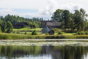 paisajes del lago letón en verano foto