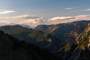 paisajes del parque natural tzoumerka foto