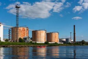 vistas de los alrededores de riga desde daugava foto