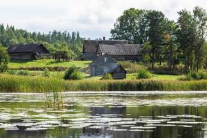 paisajes del lago letón en verano foto