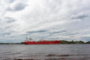 vistas de los alrededores de riga desde daugava foto