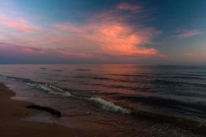 paisajes de verano del mar báltico al atardecer foto