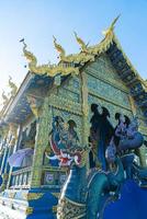 wat rong suea ten o templo azul foto