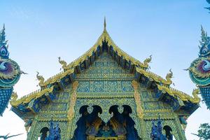 wat rong suea ten o templo azul foto