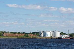 vistas de los alrededores de riga desde daugava foto