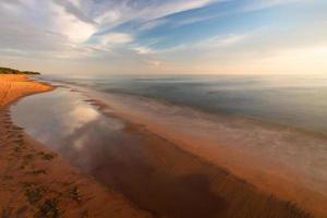 paisajes de verano del mar báltico al atardecer foto