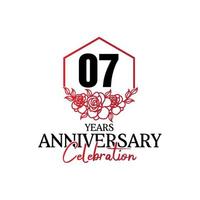 Logotipo de aniversario de 07 años, lujosa celebración de diseño de vectores de aniversario