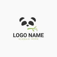 logotipo de panda comiendo bambú vector