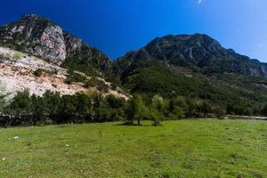 paisajes del parque natural tzoumerka foto