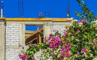 enorme construccion gigantesca parada edificio ruina en puerto escondido mexico. foto