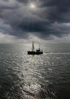 Barco camaronero cerca de Buesum, Mar del Norte, Frisia del Norte, Alemania foto