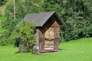 granero de heno tradicional o heustadl en tirol, austria foto