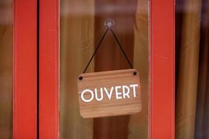 Ouvert - Open sign photo