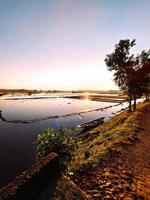 naturaleza vista pueblo río bangladesh lagos, paisaje, viaje, bosque, belleza, aventura, paisaje, cielo, árbol, fondo, verde, natural, hermoso, agua, sol, mañana, barco foto