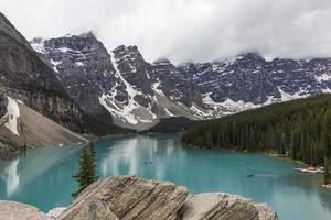 lago moraine, alberta, canadá foto