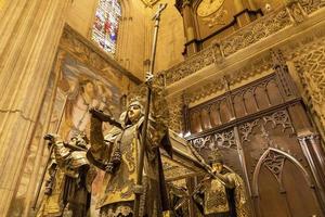 dentro de la catedral de sevilla foto