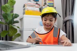 niña asiática futuros ingenieros foto