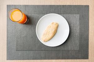 juego de desayuno estilo tailandés, tortilla en el hotel foto