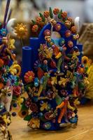miniatura de coloridos juguetes de plastilina decoración detalles de la cultura mexicana, méxico foto
