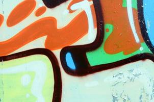 arte callejero. imagen de fondo abstracta de un fragmento de una pintura de graffiti coloreada en tonos verde caqui y naranja foto