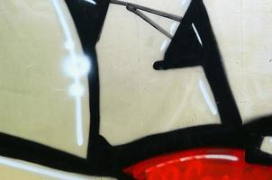 arte callejero. imagen de fondo abstracta de un fragmento de una pintura de graffiti coloreada en tonos cromados y rojos foto
