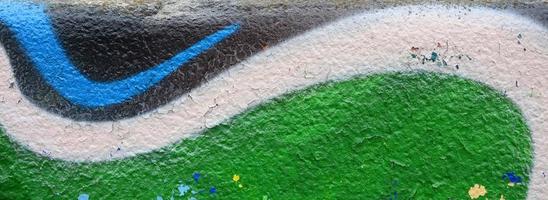 arte callejero. imagen de fondo abstracta de un fragmento de una pintura de graffiti coloreada en tonos verde caqui y naranja foto