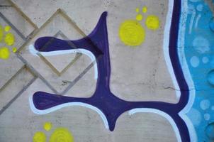 textura de un fragmento de la pared con pintura de graffiti, que se representa en él. una imagen de un dibujo de graffiti como una foto sobre temas de arte callejero y cultura de graffiti