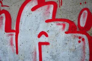 vista de cerca de los detalles del dibujo de graffiti. imagen de fondo sobre el tema del arte callejero y el vandalismo. textura de la pared, pintada con pinturas en aerosol foto