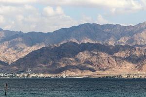 jordania en el lado opuesto del mar rojo. foto