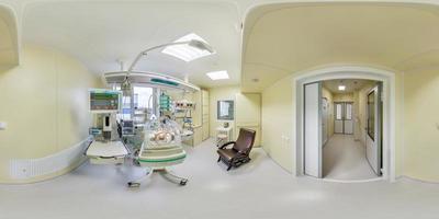 panorama full hdri 360 cerca de la caja de incubadora infantil en la sala de maternidad del hospital del centro médico con equipo moderno en la clínica de odontología en proyección equirectangular foto