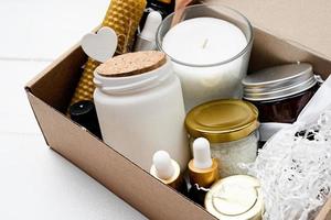 caja de regalo diy de vela con cera de soja, vela, etiqueta y aceite esencial para la elaboración de velas foto