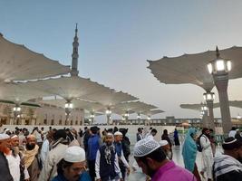 medina, arabia saudita, diciembre de 2022 - hermosa vista del patio exterior de masjid al-nabawi, medina. foto