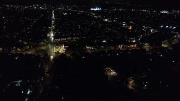 imágenes aéreas de la ciudad durante la noche despejada video