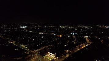 imágenes aéreas de la ciudad durante la noche despejada video