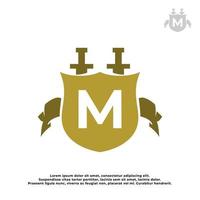 letra m dentro de un escudo y una espada de estilo clásico medieval. plantilla de logotipo elegante clásico. vector
