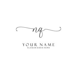 monograma de belleza nq inicial y diseño de logotipo elegante, logotipo de escritura a mano de firma inicial, boda, moda, floral y botánica con plantilla creativa. vector