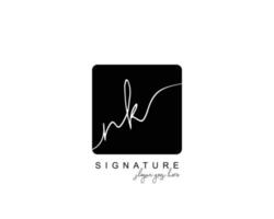 monograma de belleza nk inicial y diseño de logotipo elegante, logotipo de escritura a mano de firma inicial, boda, moda, floral y botánica con plantilla creativa. vector