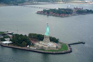 ciudad de nueva york manhattan recorrido en helicóptero paisaje urbano aéreo estatua de la libertad foto