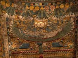 sarcófago egipcio jeroglíficos cerrar detalle foto