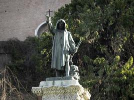 estatua de cola di rienzo en roma foto